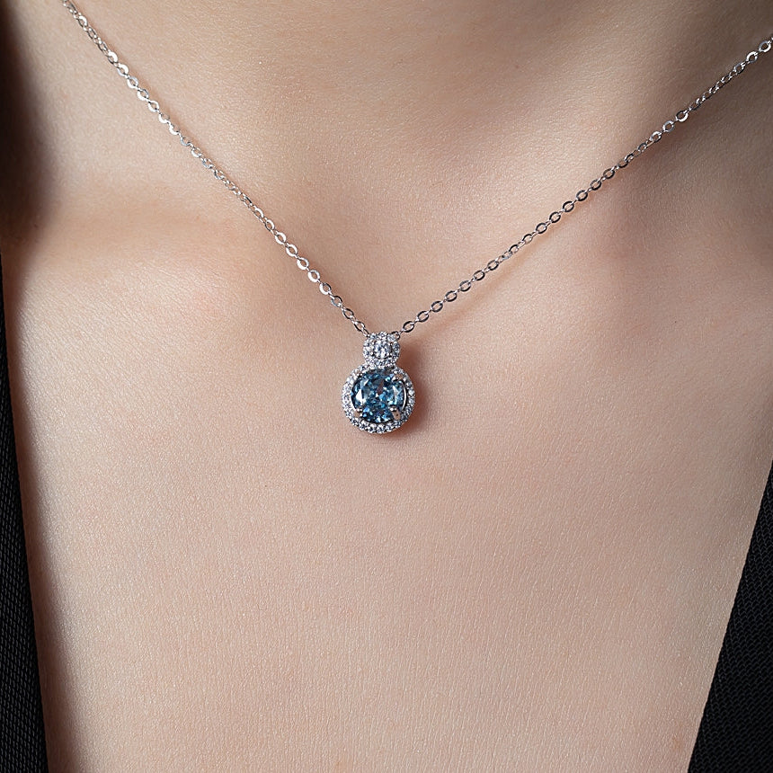 Collier Femme Argent 925 avec Pierre Bleue et Double Halo Zircons – Bijou Raffiné et Intemporel