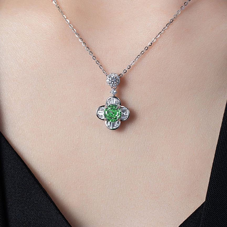 Collier Femme Argent 925 avec Pierre Verte et Trèfle en Zircons – Élégance et Symbolique