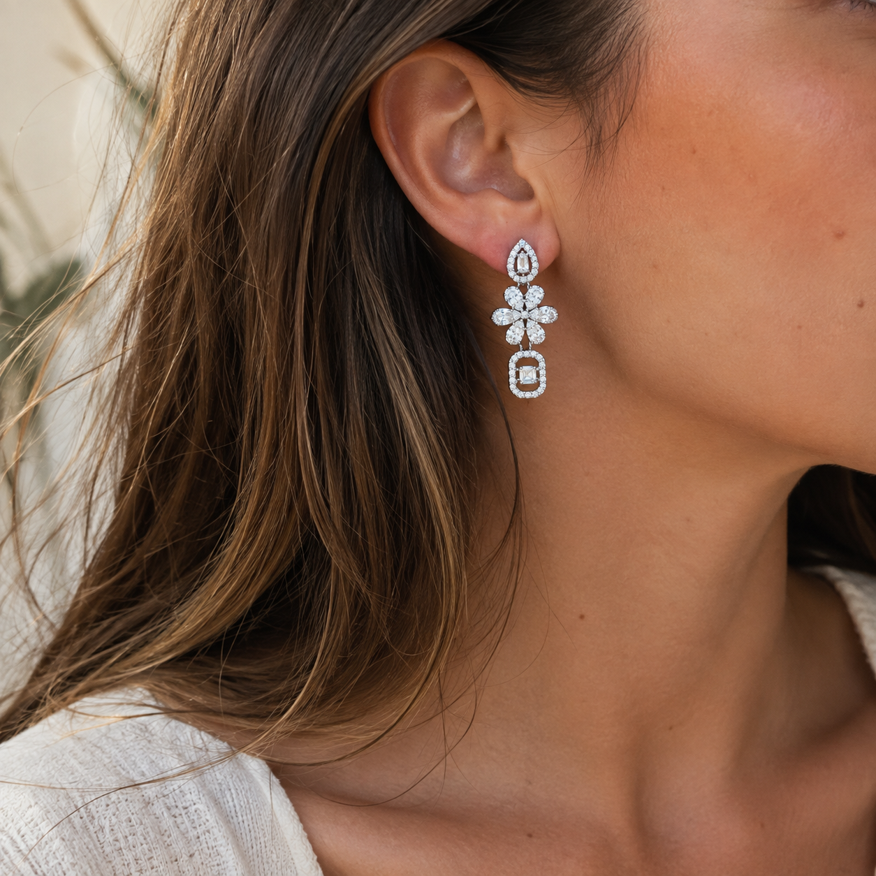 Boucles d’oreilles pendantes fleurs argent 925 rhodié pierres blanches – Style joaillerie & élégance intemporelle