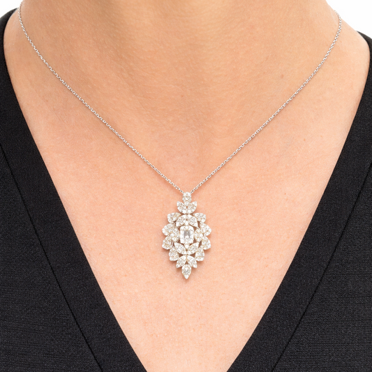 Collier pendentif floral pavé en argent 925 rhodié – Élégance précieuse