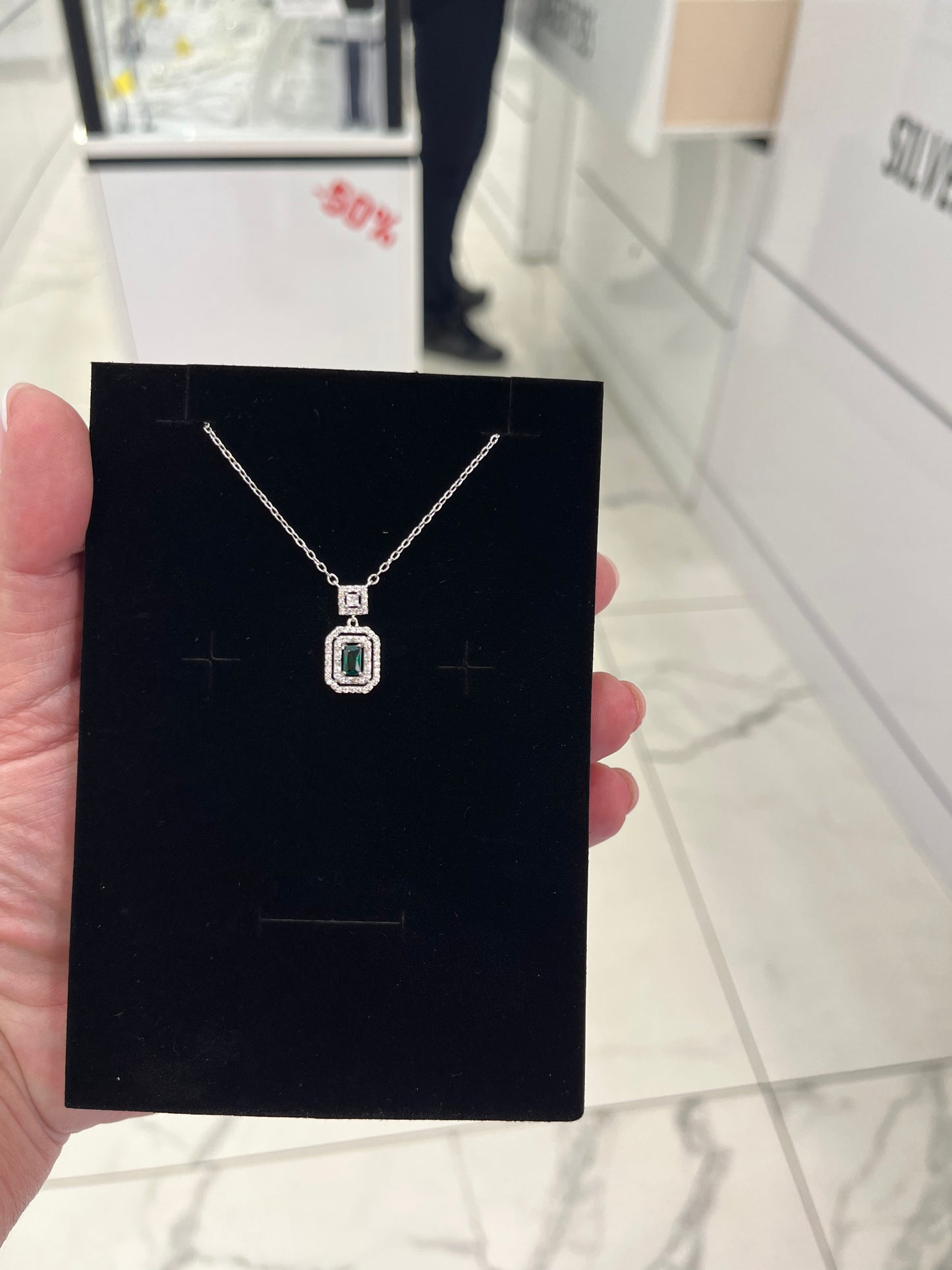Collier argent 925 rhodié avec pierre verte émeraude – pendentif rectangle zirconium scintillant