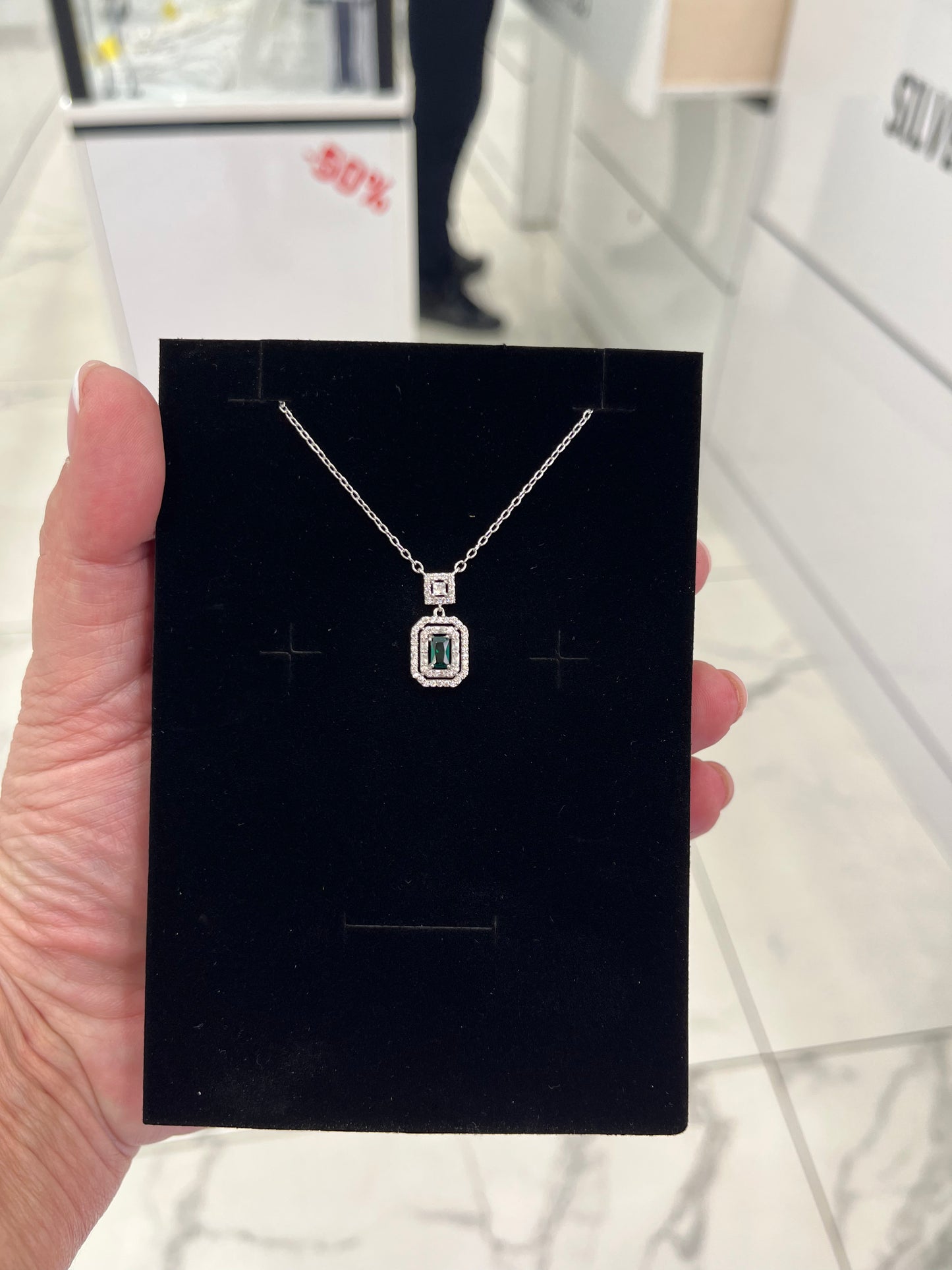 Collier argent 925 rhodié avec pierre verte émeraude – pendentif rectangle zirconium scintillant