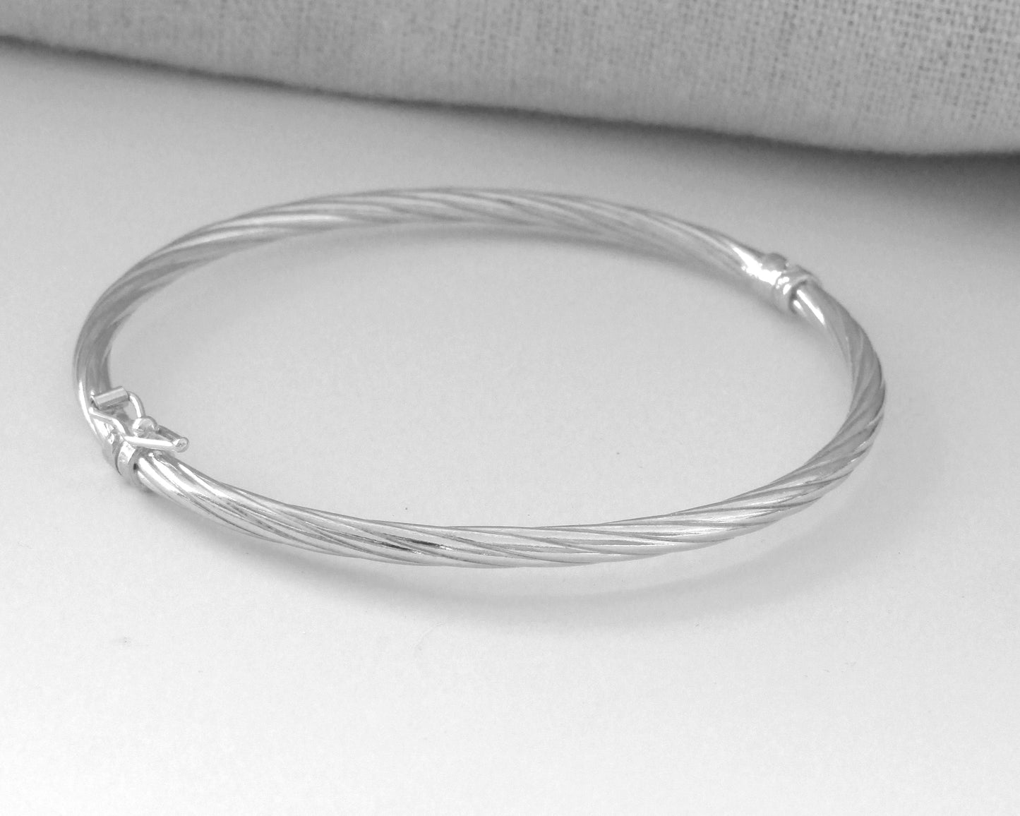 Bracelet torsadé en argent 925 rhodié – Élégance intemporelle et finesse artisanale