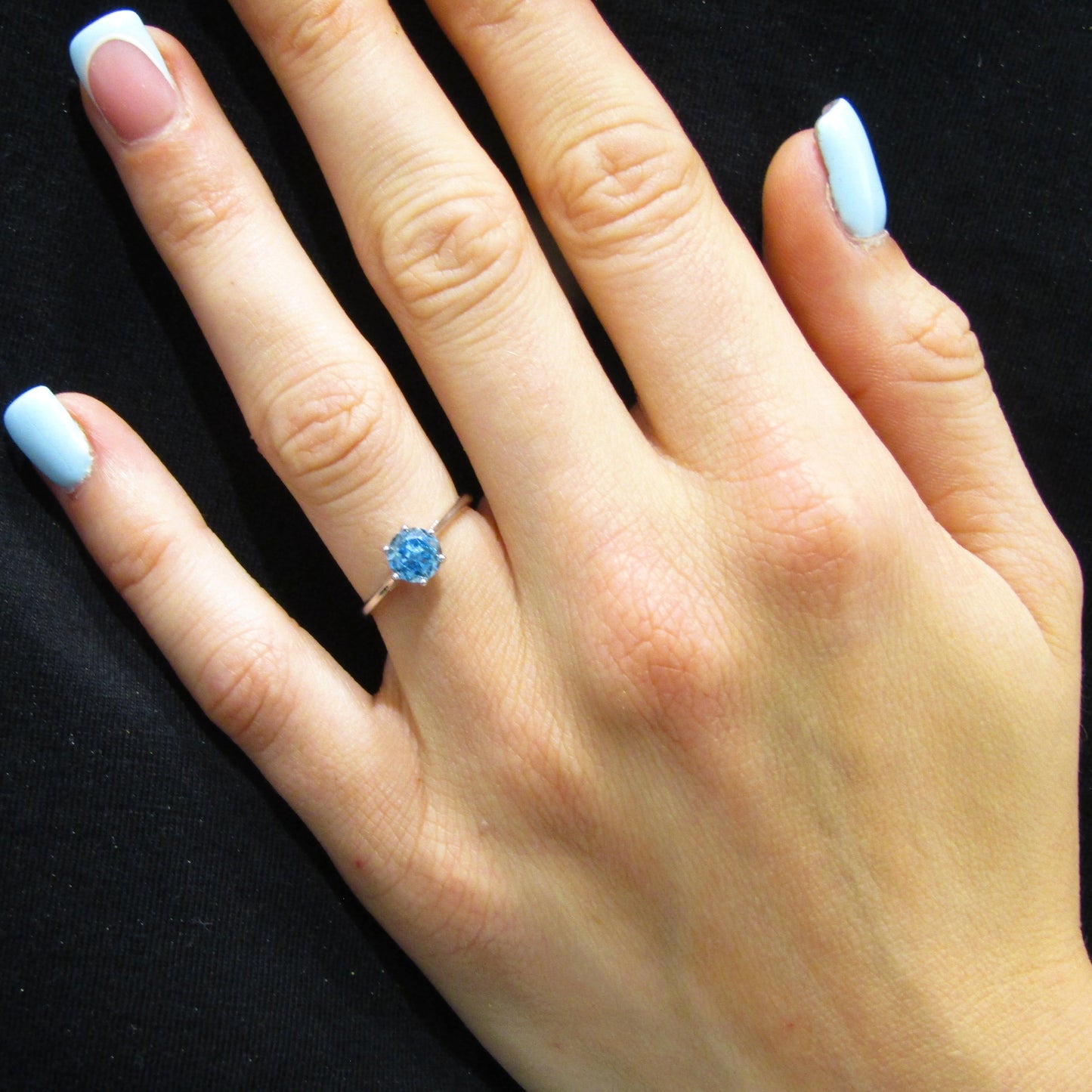 Bague Solitaire en Argent 925 avec Pierre Bleue – Élégance Cristalline et Raffinée