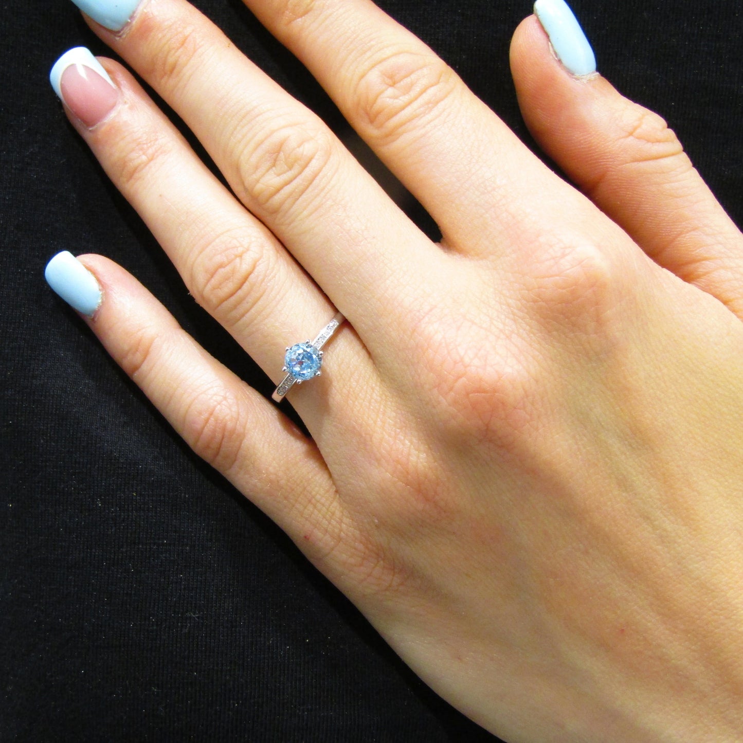 Bague en Argent 925 avec Pierre Bleue et Pavé Zirconium – Éclat Intense et Élégance Moderne