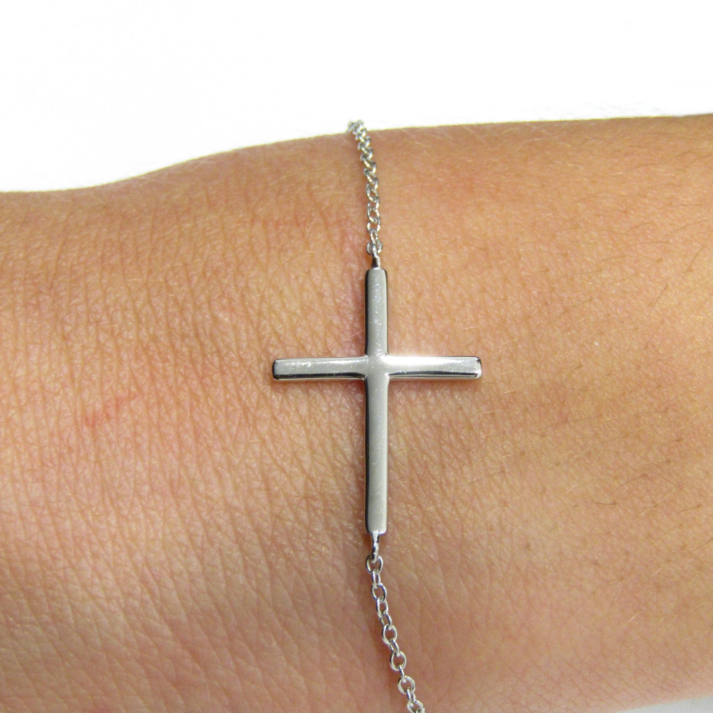Bracelet Croix Minimaliste en Argent 925 – Bijou Fin et Moderne