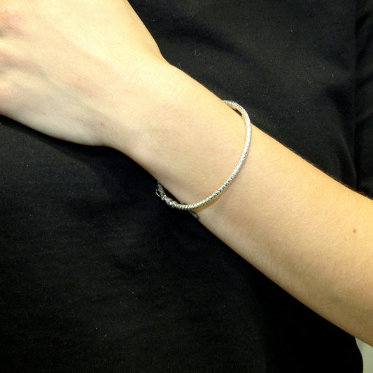 Bracelet martelé en argent 925 rhodié – Texture chic et éclat unique