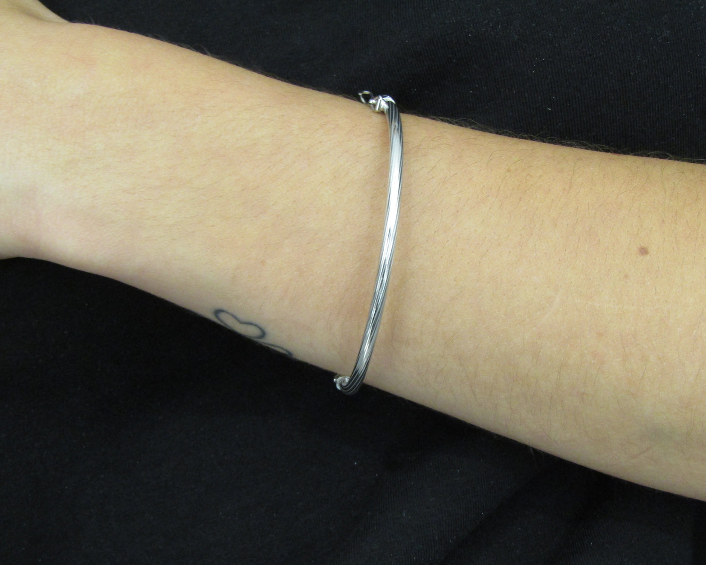 Bracelet torsadé en argent 925 rhodié – Élégance intemporelle et finesse artisanale