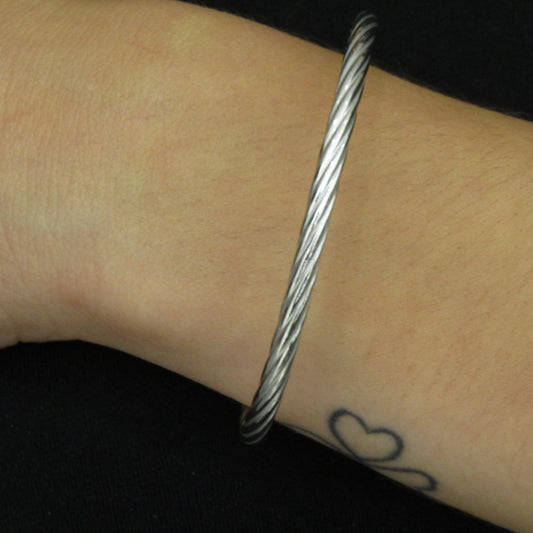 Bracelet torsadé intégral en argent 925 rhodié – Raffinement pur et éclat durable