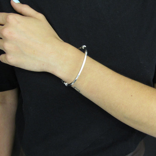 Bracelet rigide lisse en argent 925 rhodié – Élégance minimaliste et éclat intemporel