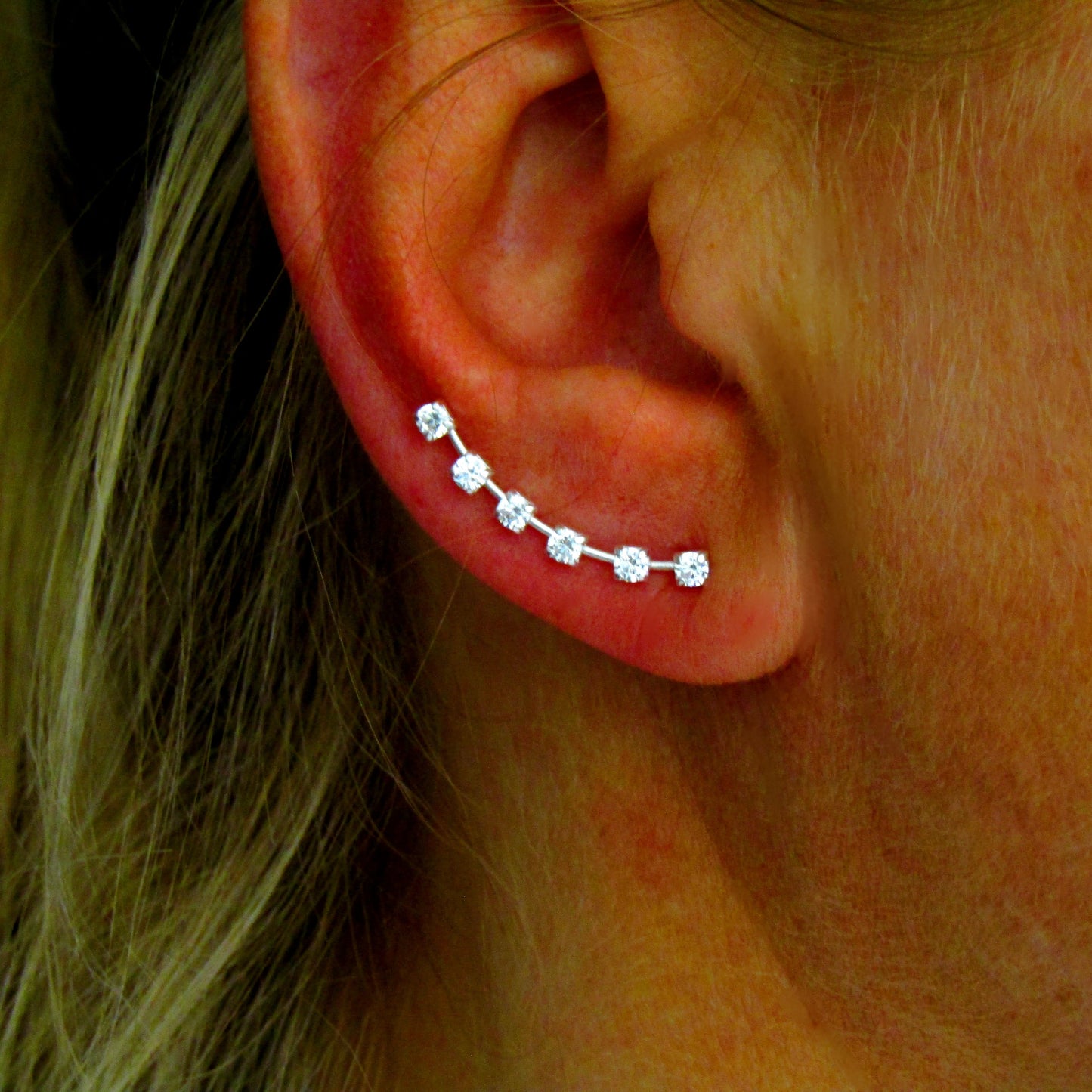 Boucles d'Oreilles Argent 925 & Zirconiums – Ligne Élancée et Éclat Solaire