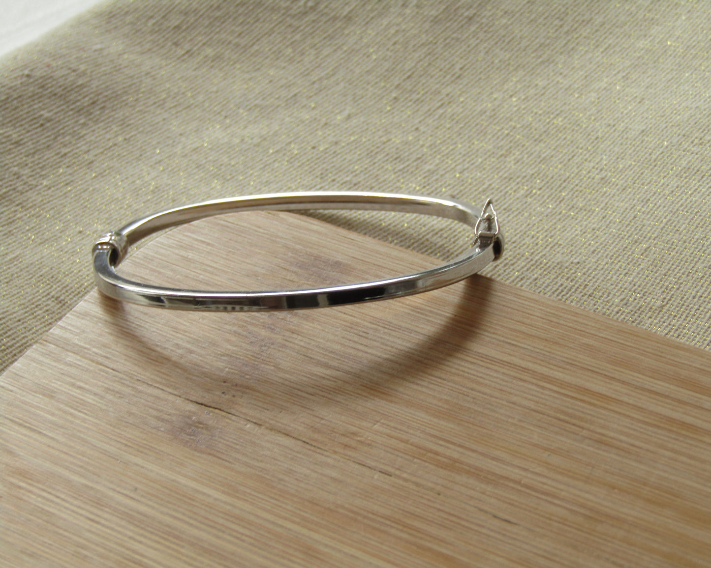 Bracelet rigide lisse en argent 925 rhodié – Élégance minimaliste et éclat intemporel