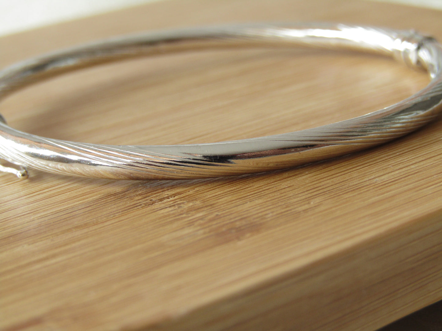 Bracelet torsadé en argent 925 rhodié – Brillance sculptée et élégance intemporelle