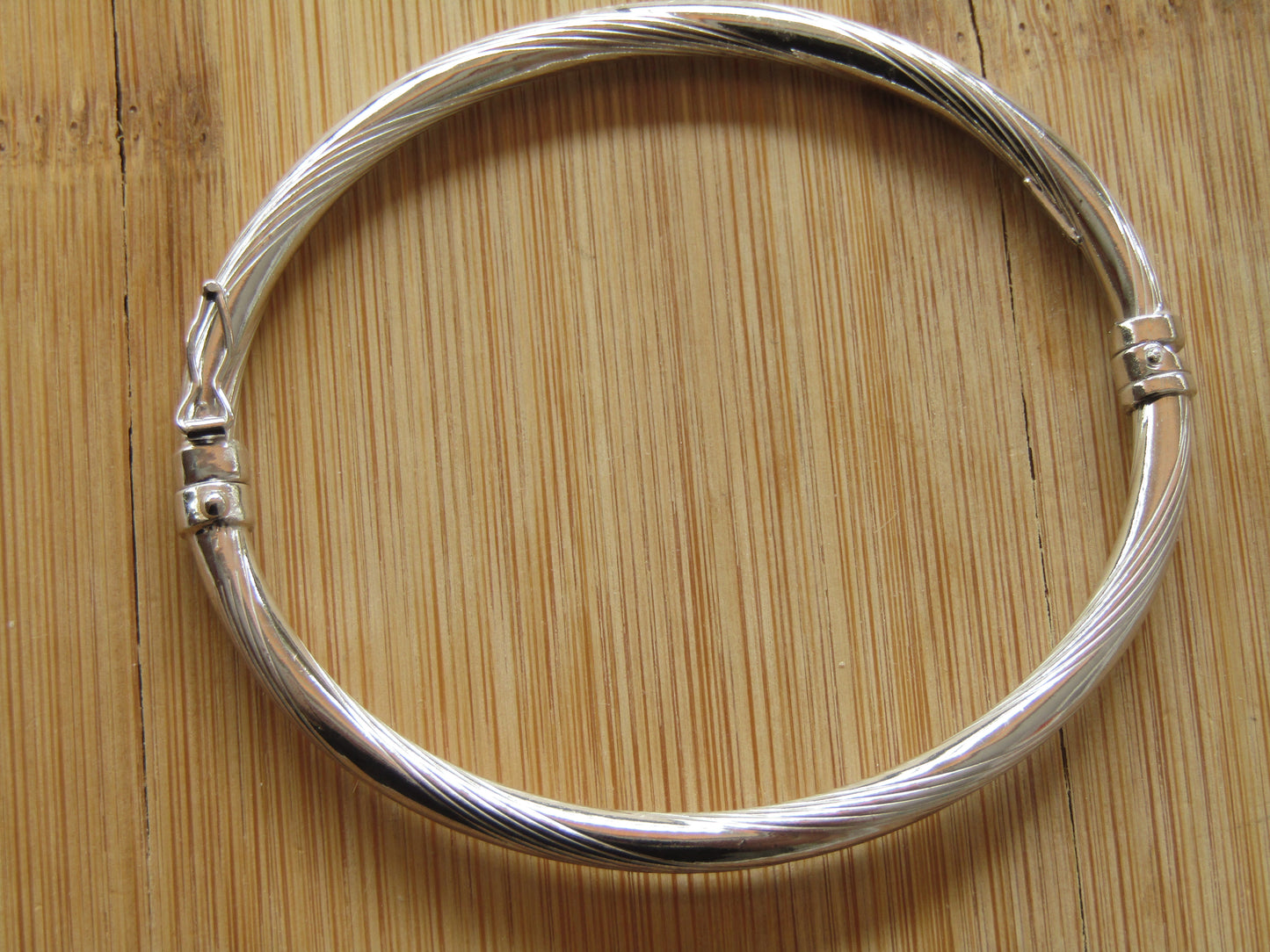 Bracelet torsadé en argent 925 rhodié – Brillance sculptée et élégance intemporelle