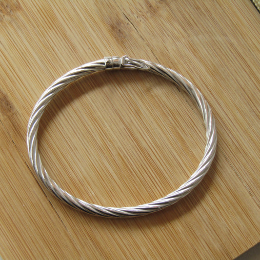 Bracelet torsadé en argent 925 rhodié – Élégance intemporelle et finesse artisanale