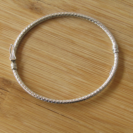 Bracelet martelé en argent 925 rhodié – Texture chic et éclat unique