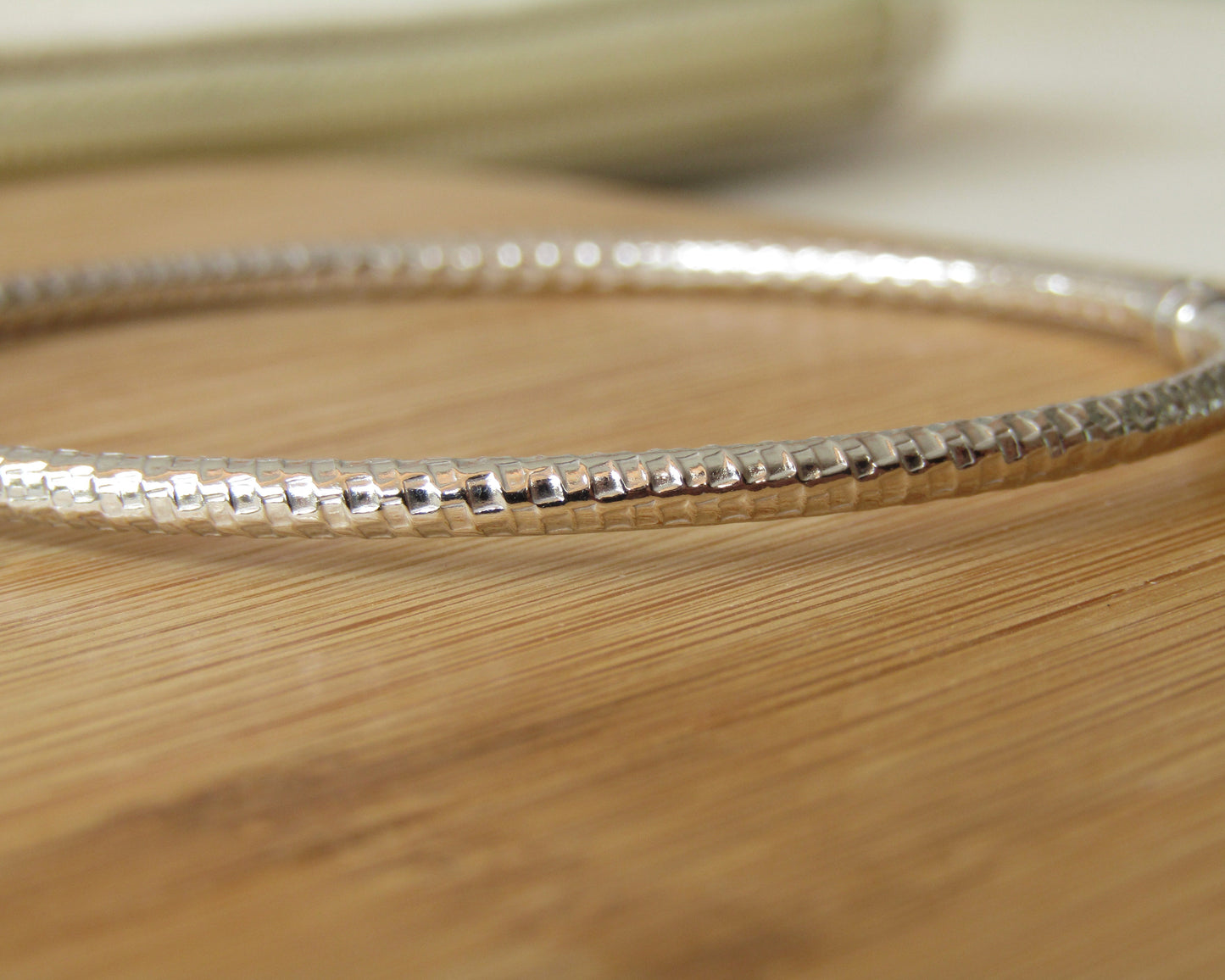 Bracelet martelé en argent 925 rhodié – Texture chic et éclat unique