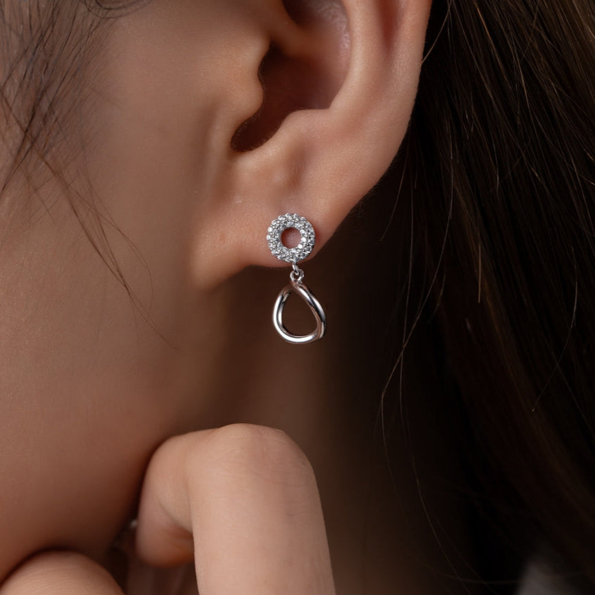 Boucles d’Oreilles Femme Argent 925 Cercles Entrelacés et Zircons – Élégance Moderne et Intemporelle