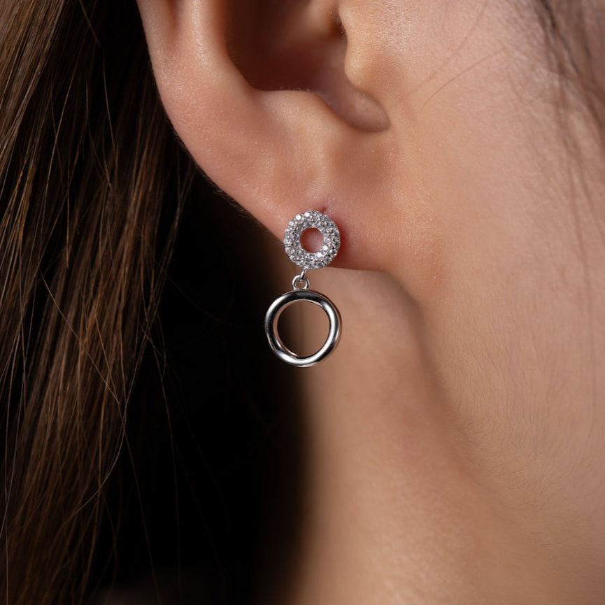 Boucles d’Oreilles Femme Argent 925 Cercles Entrelacés et Zircons – Élégance Moderne et Intemporelle
