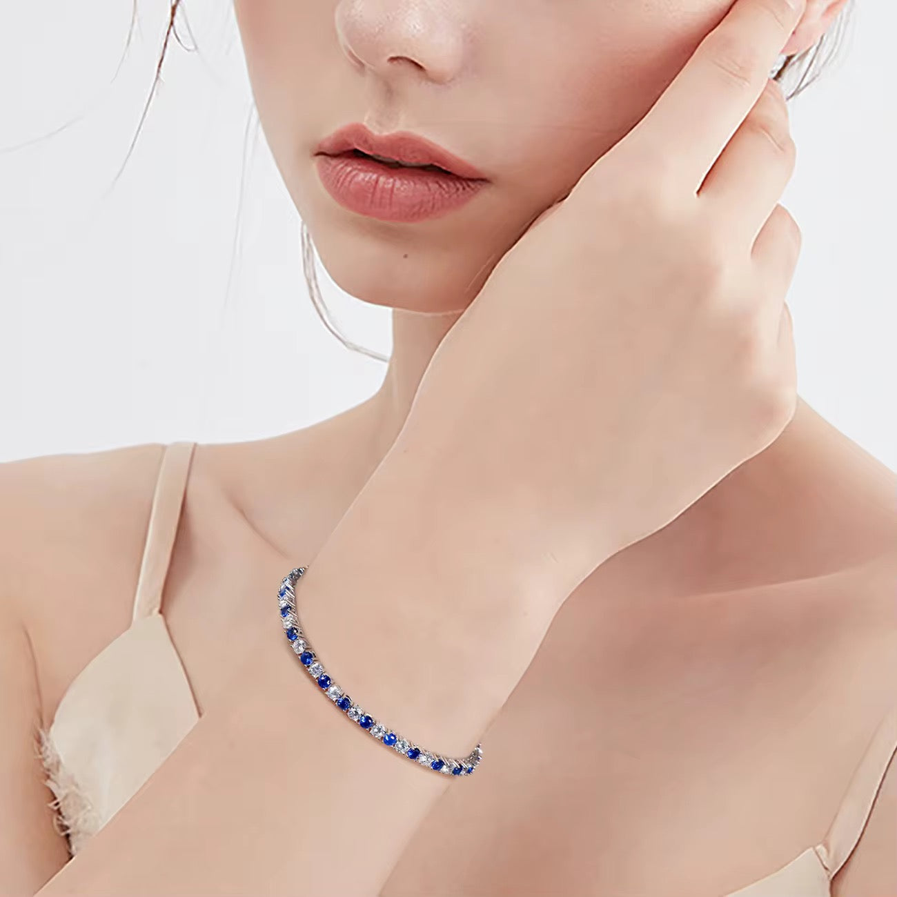Bracelet tennis en argent 925 rhodié et zirconiums bleus – Raffinement éclatant