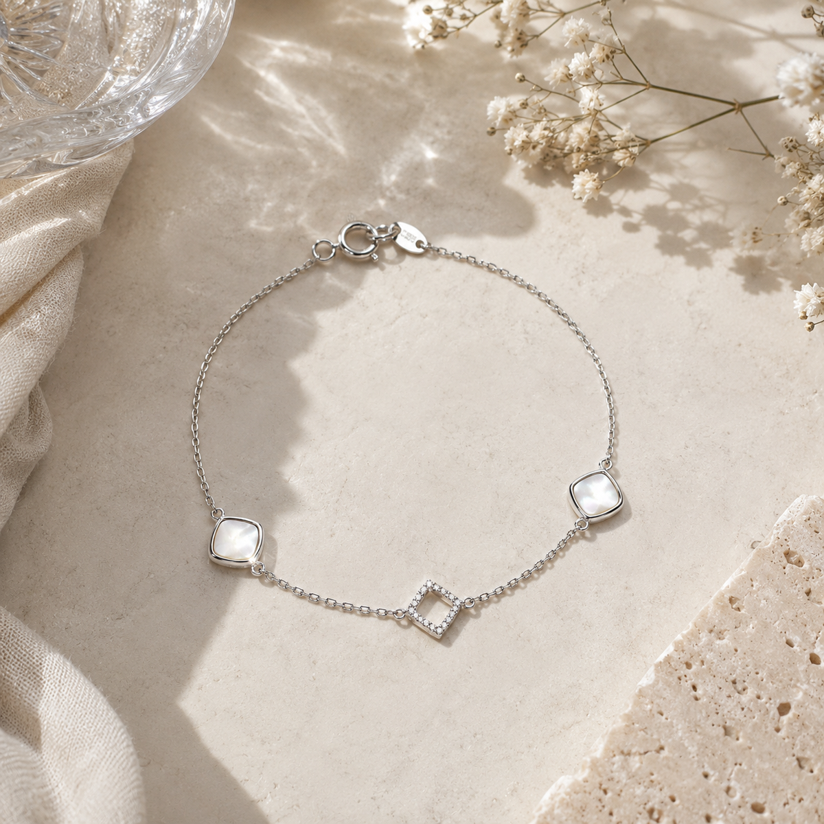 Bracelet femme en argent 925 rhodié avec nacre blanche et losange serti de zirconiums – Jessilver
