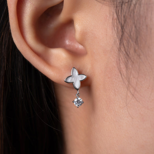 Boucles d’oreilles Pendantes Fleur et Zirconium en Argent 925 – Élégance & Modernité