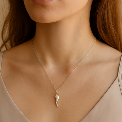 Pendentif Corne Italienne en Argent 925 Rhodié – Porte-Bonheur Élégant et Intemporel