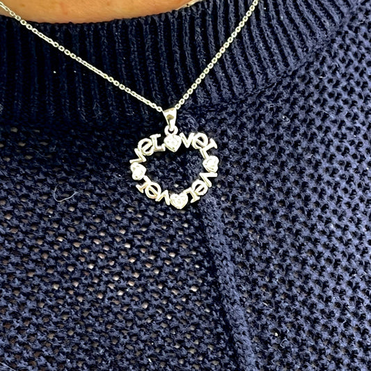 Pendentif cercle "Love" en argent 925 rhodié – Message d’amour et éclat intemporel