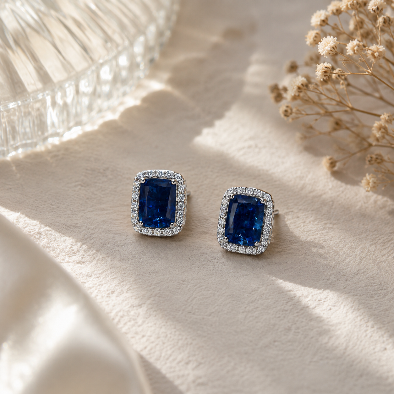 Boucles d’oreilles pierre bleue en argent 925 rhodié & zircons blancs – Clous élégants