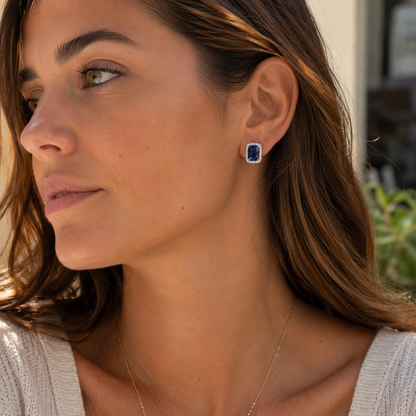 Boucles d’oreilles pierre bleue en argent 925 rhodié & zircons blancs – Clous élégants