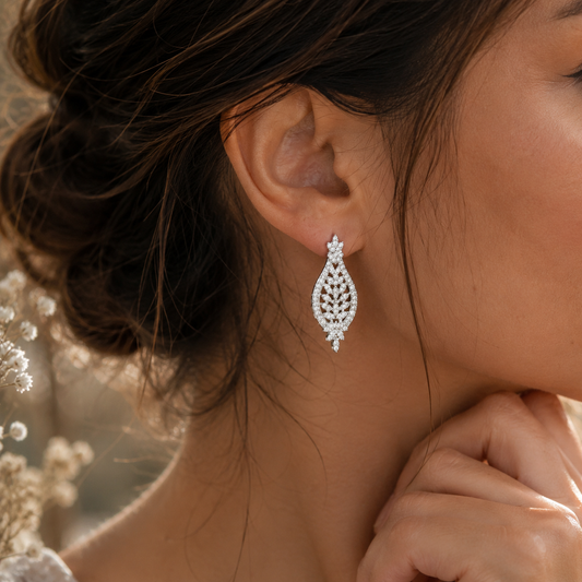 Boucles d’oreilles longues feuille argent 925 rhodié – Zircons blancs – Élégantes & scintillantes