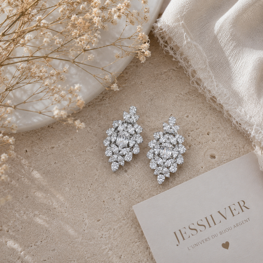 Boucles d’oreilles joaillerie argent 925 rhodié – Motif floral & pierres blanches scintillantes