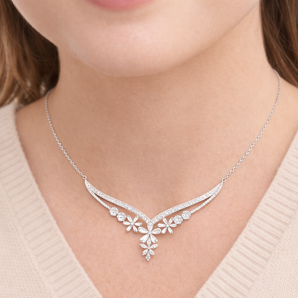 Collier en V fleurs pavées de zirconiums – Argent 925 rhodié