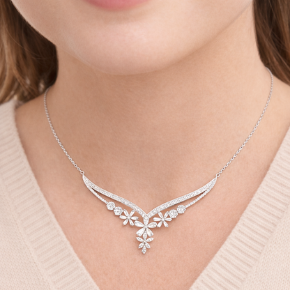 Collier en V fleurs pavées de zirconiums – Argent 925 rhodié