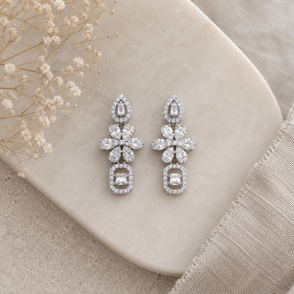 Boucles d’oreilles pendantes fleurs argent 925 rhodié pierres blanches – Style joaillerie & élégance intemporelle