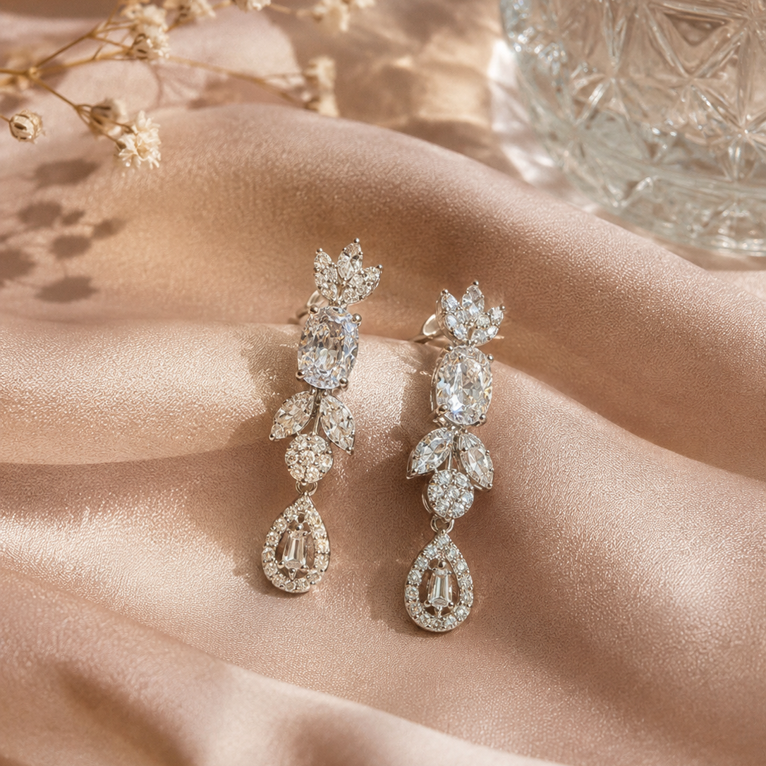 Boucles d’oreilles pendantes argent 925 rhodié pierres blanches – Élégance lumineuse & style joaillerie