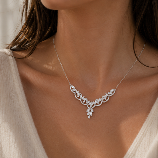 Collier feuilles pavées de zirconiums en argent 925 rhodié – Élégance royale