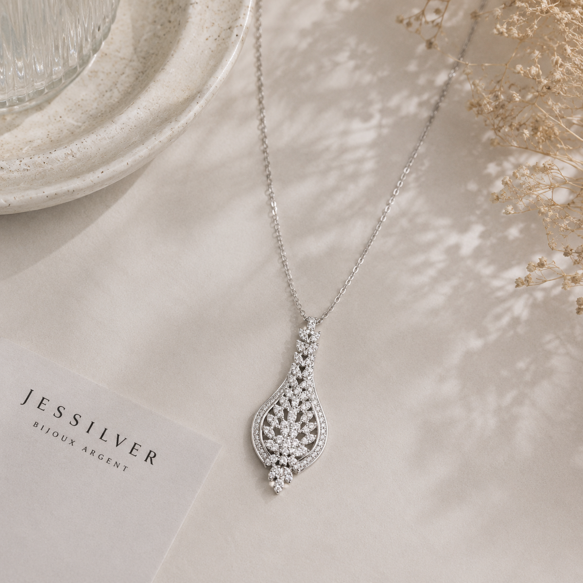 Pendentif feuille goutte pavé de zirconiums en argent 925 rhodié – Élégance végétale