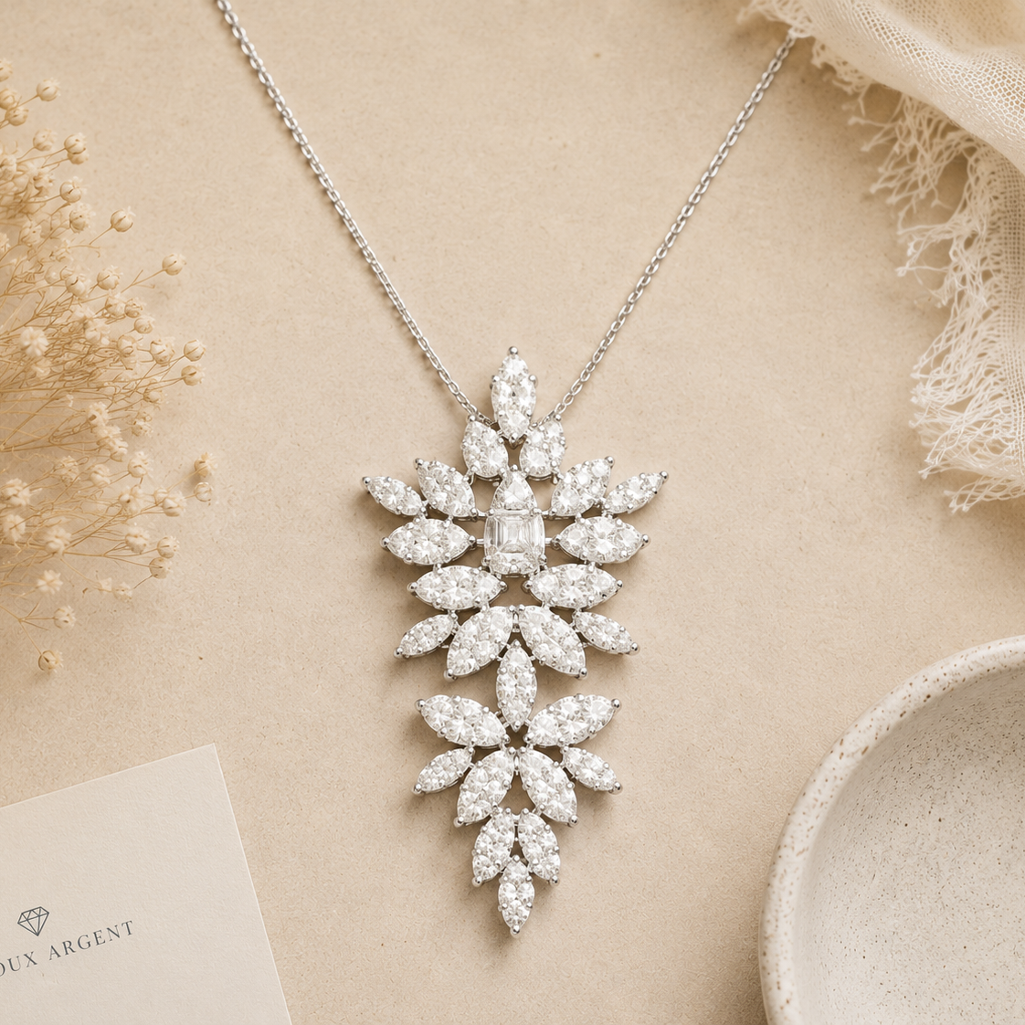 Collier pendentif feuillage en argent 925 rhodié – Élégance scintillante