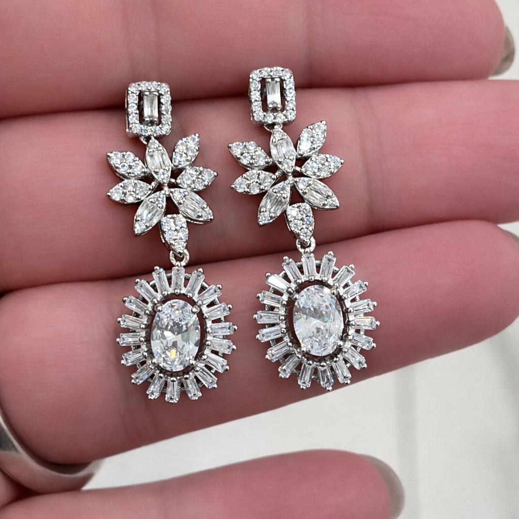 Boucles d’oreilles pendantes joaillerie argent 925 rhodié – Fleurs & pierres blanches scintillantes