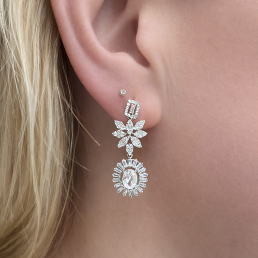 Boucles d’oreilles pendantes joaillerie argent 925 rhodié – Fleurs & pierres blanches scintillantes