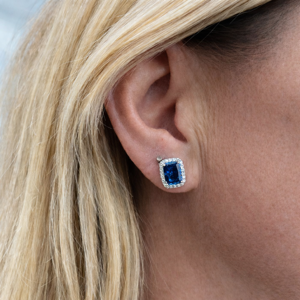 Boucles d’oreilles pierre bleue en argent 925 rhodié & zircons blancs – Clous élégants