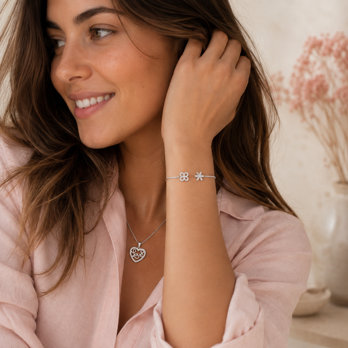 Collier Cœur "Love" en Argent 925 Rhodié – Pendentif Ajouré avec Zircons