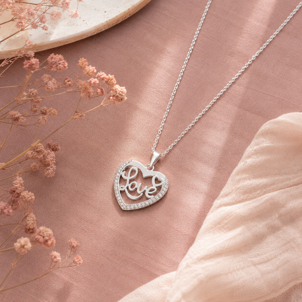 Collier Cœur "Love" en Argent 925 Rhodié – Pendentif Ajouré avec Zircons