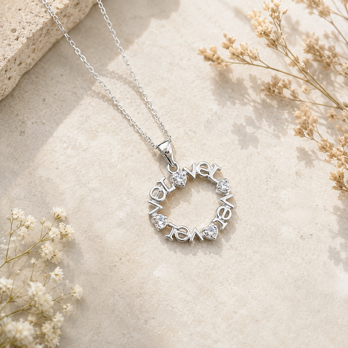 Pendentif cercle "Love" en argent 925 rhodié – Message d’amour et éclat intemporel