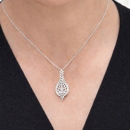 Pendentif feuille goutte pavé de zirconiums en argent 925 rhodié – Élégance végétale