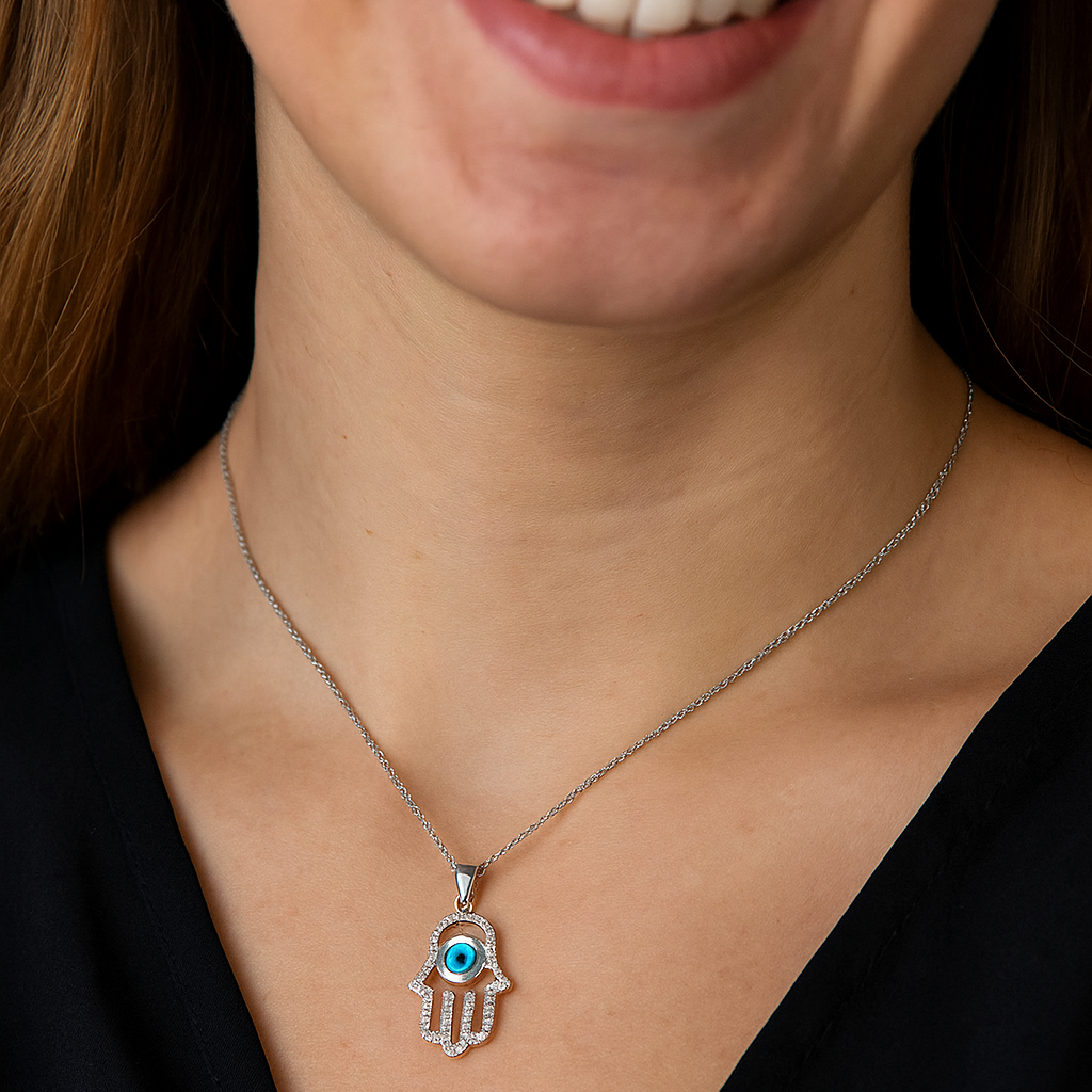 Pendentif Main de Fatma et Œil Protecteur en Argent 925 Rhodié – Bijou Porte-Bonheur Étincelant