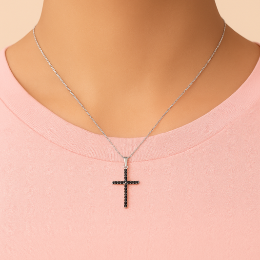 Pendentif Croix en Argent 925 & Pierres Noires – Élégance Mystérieuse et Moderne