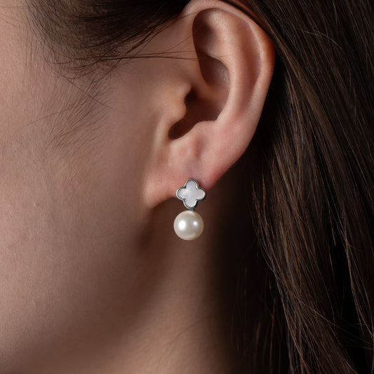 Boucles d’Oreilles Femme Argent 925 avec Trèfle Nacré et Perle – Élégance Minimaliste et Moderne