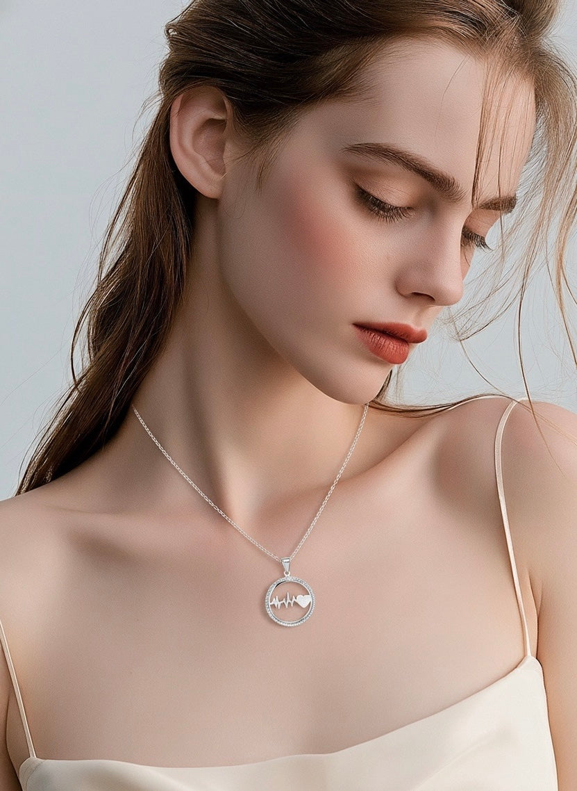Pendentif battement de cœur en argent 925 rhodié – Cercle zirconiums et symbole de vie